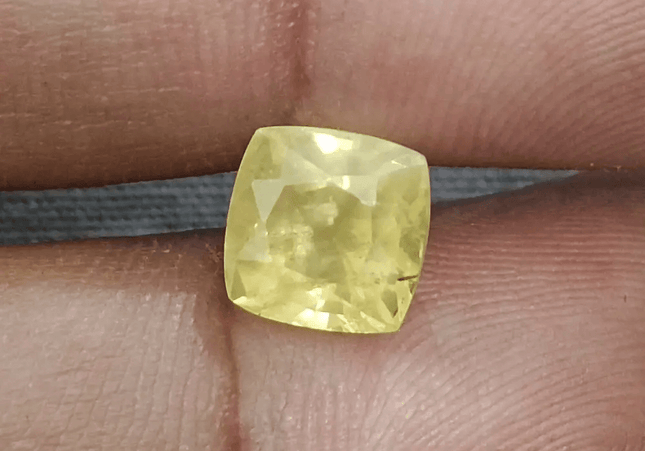 GSI Certified 3.85ct Vivid Yellow Sapphire, Natural Untreated Gemstone. - SMSGEMS