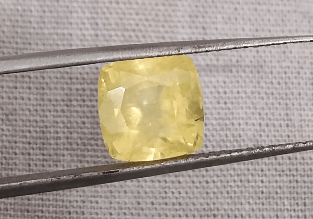GSI Certified 3.85ct Vivid Yellow Sapphire, Natural Untreated Gemstone. - SMSGEMS