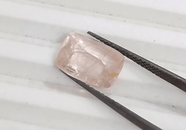 3.65ct IGI Certified Untreated Ceylon Padparadscha Sapphire - SMSGEMS