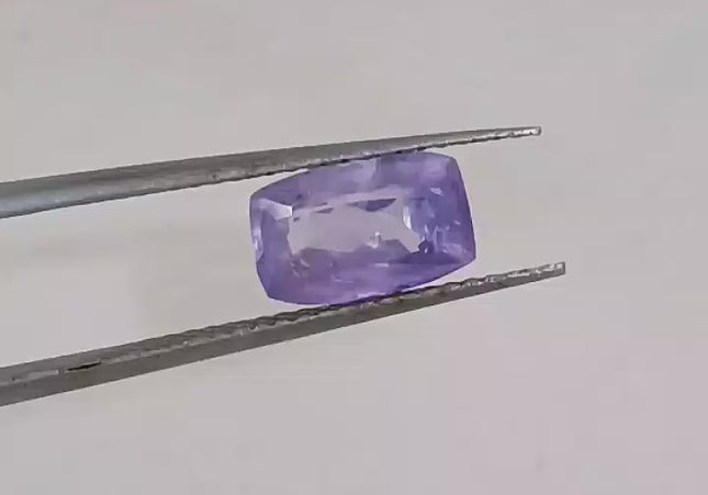 Certified 1.73ct Natural Untreated Blue Sapphire.