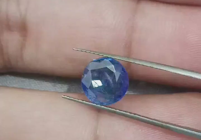 Certified 2.51ct Royal Blue Natural Sapphire.