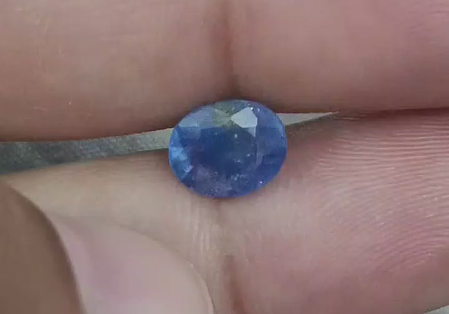 Certified 2.27ct Natural Blue Sapphire.