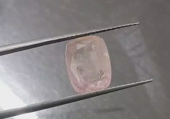 IGI Certified 4.90ct Padparadscha Sapphire, Natural untreated.