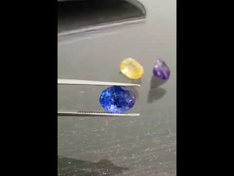 2.98ct IGI Certified Vivid Cornflower Blue Sapphire, Natural  Gemstone. Only Heat Treatment.