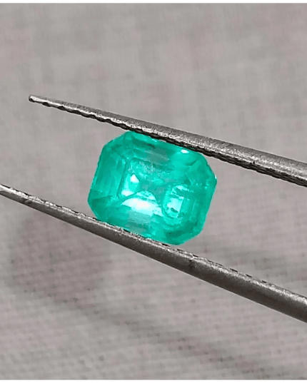 0.87ct Exceptional luster Colombian Emerald , 100% Natural Earth Mined Gemstone - SMSGEMS 