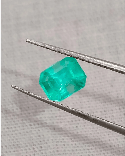 0.87ct Exceptional luster Colombian Emerald , 100% Natural Earth Mined Gemstone - SMSGEMS 
