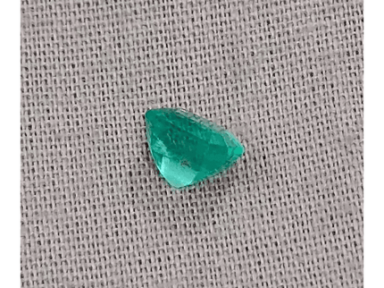 0.87ct Exceptional luster Colombian Emerald , 100% Natural Earth Mined Gemstone - SMSGEMS 