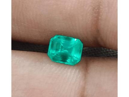 0.87ct Exceptional luster Colombian Emerald , 100% Natural Earth Mined Gemstone - SMSGEMS 