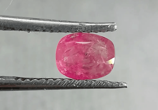 0.92ct Burmese Ruby, Natural Untreated Gemstone - SMSGEMS 