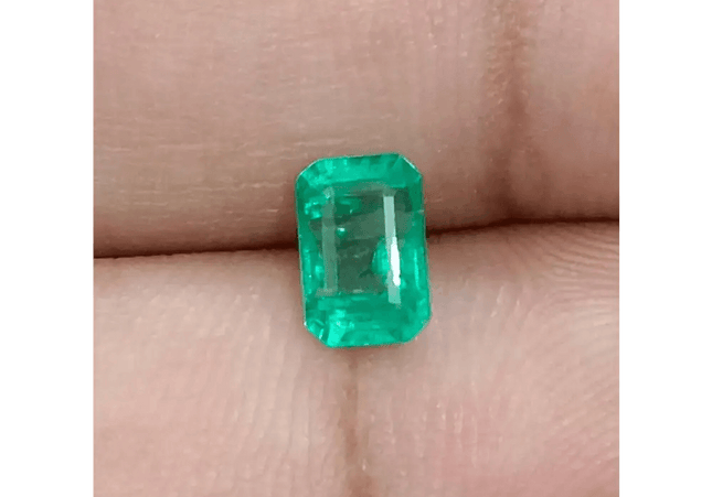0.99ct Bright Green Emerald , 100% Natural Earth Mined Gemstone - SMSGEMS 