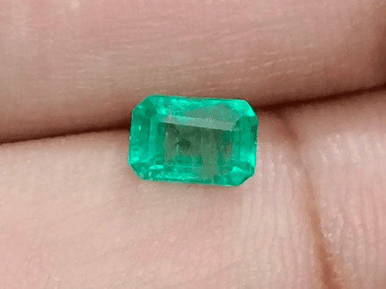 0.99ct Bright Green Emerald , 100% Natural Earth Mined Gemstone - SMSGEMS 