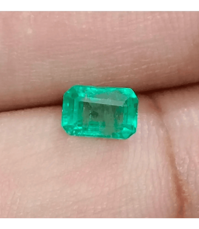 0.99ct Bright Green Emerald , 100% Natural Earth Mined Gemstone - SMSGEMS 