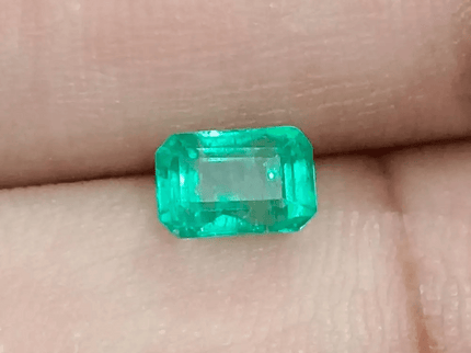 0.99ct Bright Green Emerald , 100% Natural Earth Mined Gemstone - SMSGEMS 