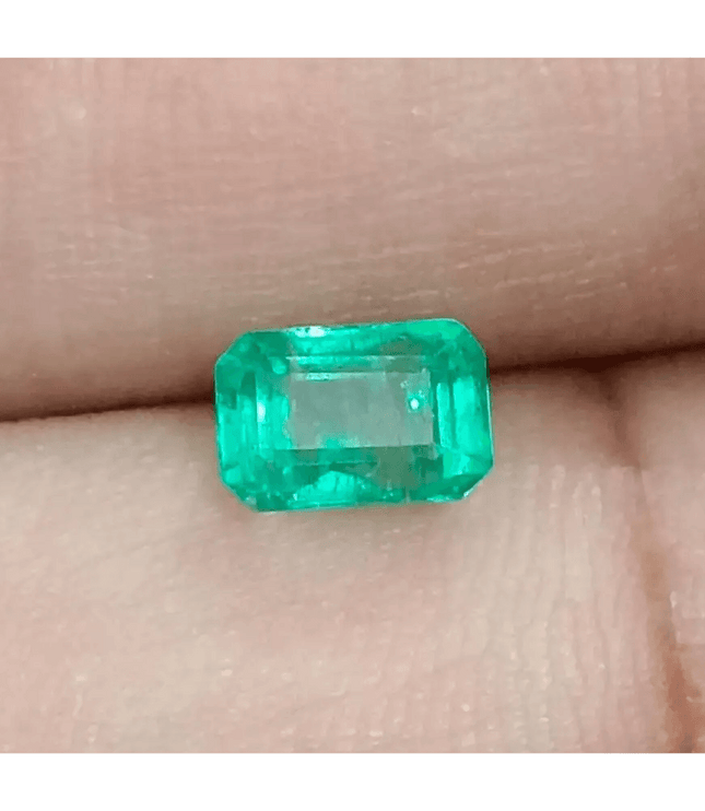 0.99ct Bright Green Emerald , 100% Natural Earth Mined Gemstone - SMSGEMS 