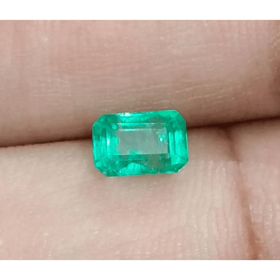 0.99ct Bright Green Emerald , 100% Natural Earth Mined Gemstone - SMSGEMS 