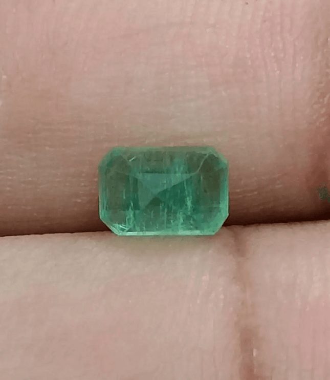 0.99ct Bright Green Emerald , 100% Natural Earth Mined Gemstone - SMSGEMS 