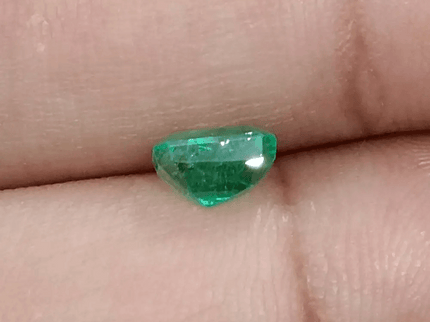 0.99ct Bright Green Emerald , 100% Natural Earth Mined Gemstone - SMSGEMS 