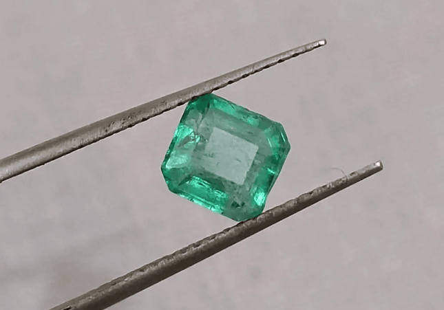 1.02ct Medium Intense Green Emerald , 100% Natural Earth Mined Gem. - SMSGEMS 