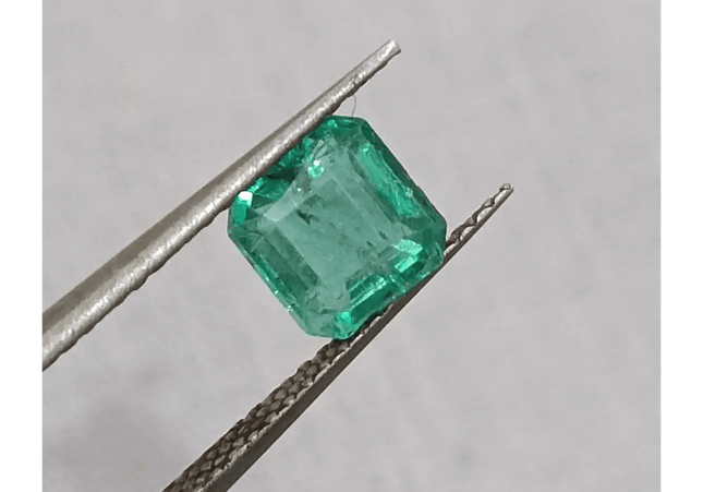 1.02ct Medium Intense Green Emerald , 100% Natural Earth Mined Gem. - SMSGEMS 