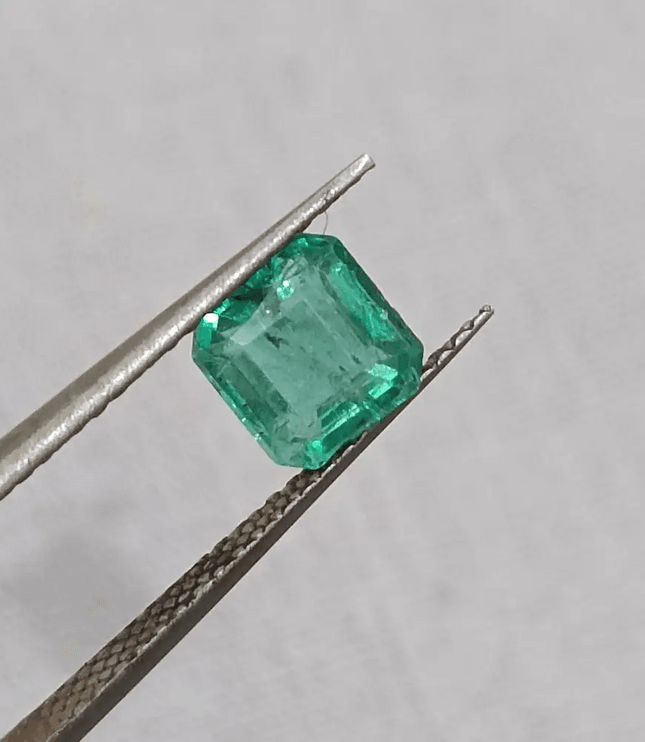 1.02ct Medium Intense Green Emerald , 100% Natural Earth Mined Gem. - SMSGEMS 