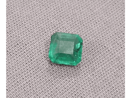 1.02ct Medium Intense Green Emerald , 100% Natural Earth Mined Gem. - SMSGEMS 
