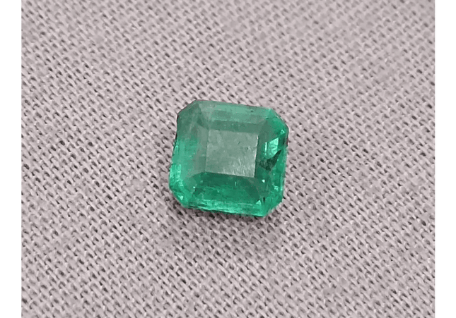 1.02ct Medium Intense Green Emerald , 100% Natural Earth Mined Gem. - SMSGEMS 