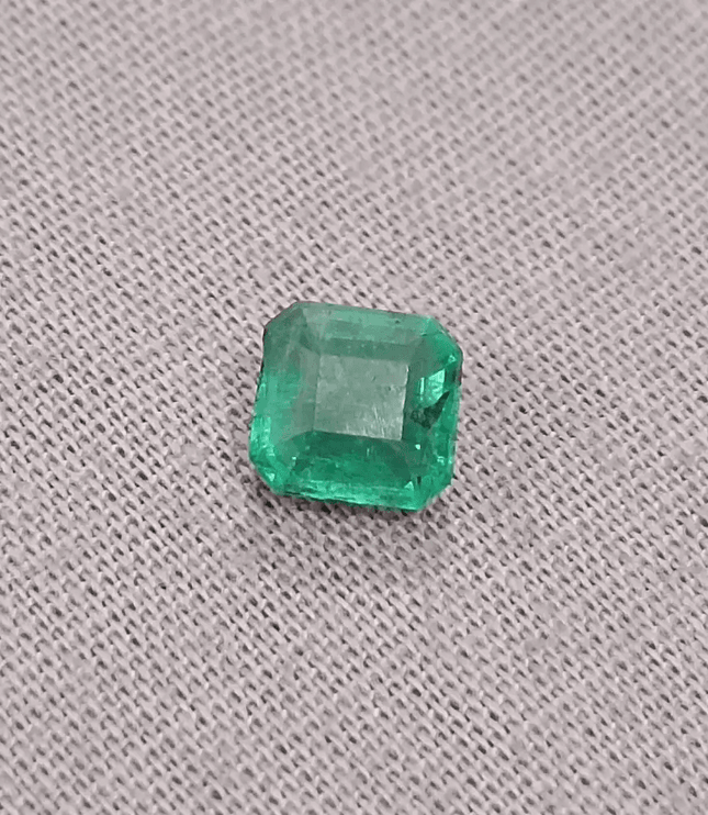 1.02ct Medium Intense Green Emerald , 100% Natural Earth Mined Gem. - SMSGEMS 