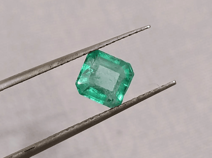 1.02ct Medium Intense Green Emerald , 100% Natural Earth Mined Gem. - SMSGEMS 