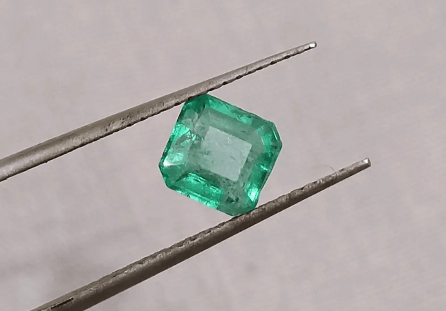 1.02ct Medium Intense Green Emerald , 100% Natural Earth Mined Gem. - SMSGEMS 