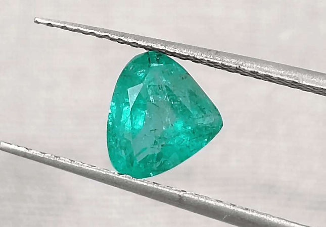 1.20ct Heart Shape Pastel Green Emerald, Natural Earth Mined Gemstone - SMSGEMS 