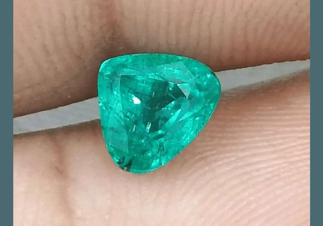 1.20ct Heart Shape Pastel Green Emerald, Natural Earth Mined Gemstone - SMSGEMS 