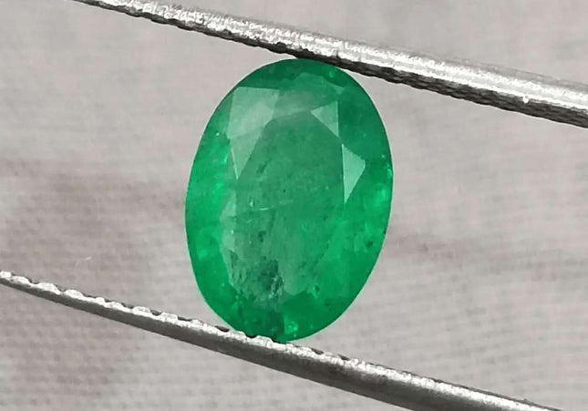 1.31ct Vivid Green Zambian Emerald, Natural Earth Mined Gemstone - SMSGEMS 