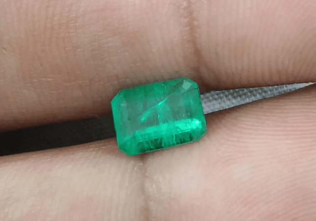 1.37ct Golden Green Swat Emerald, 100% Natural Earth Mined Gemstone. - SMSGEMS 