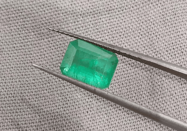 1.37ct Golden Green Swat Emerald, 100% Natural Earth Mined Gemstone. - SMSGEMS 