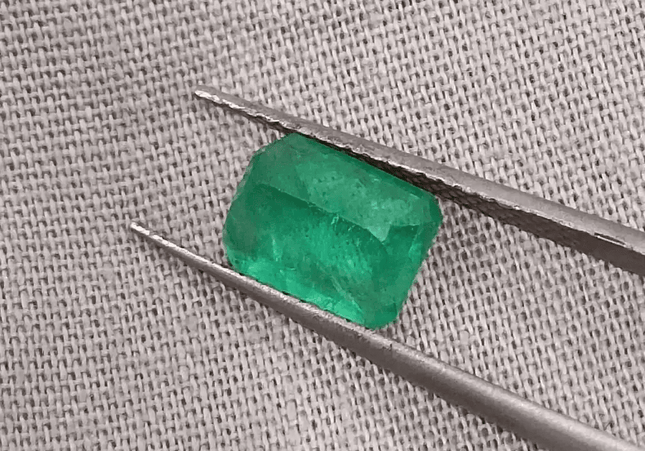 1.37ct Golden Green Swat Emerald, 100% Natural Earth Mined Gemstone. - SMSGEMS 