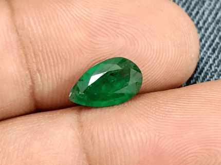 1.38ct Vivid Green Emerald, Natural Earth mined Gem - SMSGEMS 