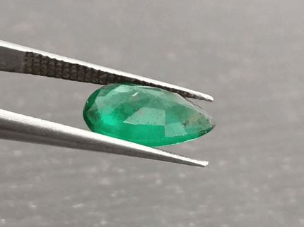 1.38ct Vivid Green Emerald, Natural Earth mined Gem - SMSGEMS 
