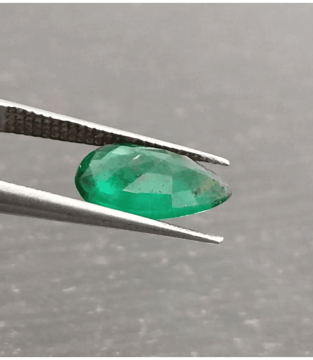 1.38ct Vivid Green Emerald, Natural Earth mined Gem - SMSGEMS 