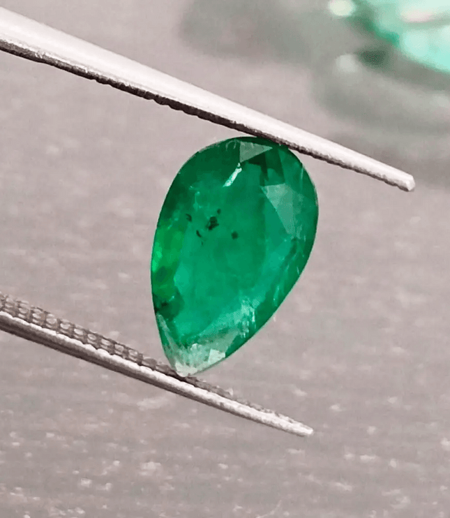 1.38ct Vivid Green Emerald, Natural Earth mined Gem - SMSGEMS 