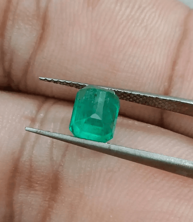 1.39ct Velvet Green Emerald , 100% Natural Earth mined Gemstone - SMSGEMS 