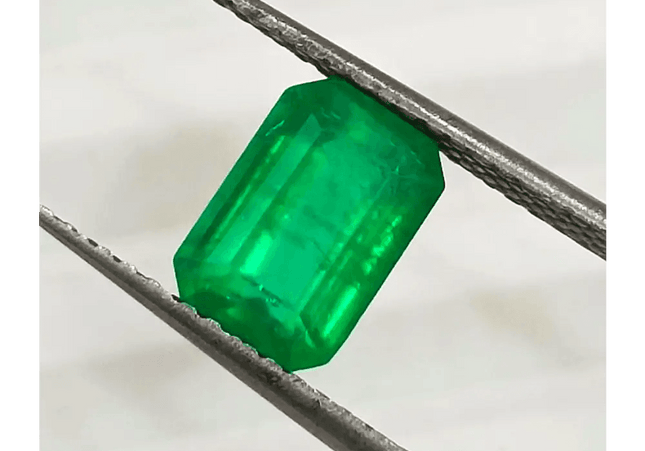 1.40ct AAA Colombian Emerald certified By GSI, Natural Gemstone - SMSGEMS 