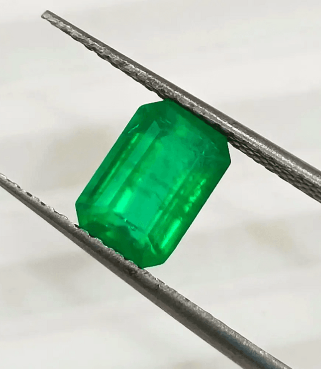 1.40ct AAA Colombian Emerald certified By GSI, Natural Gemstone - SMSGEMS 