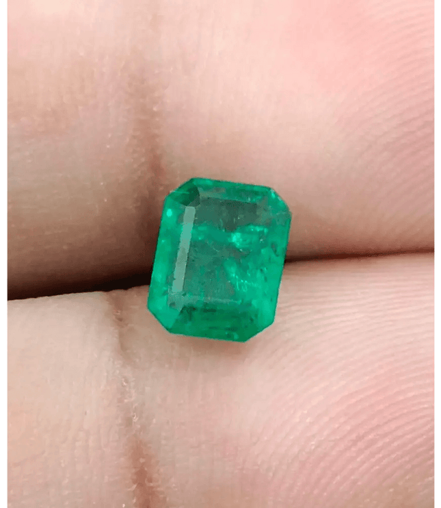1.42ct Deep Green Swat Emerald, Natural Earth Mined Gemstone - SMSGEMS 
