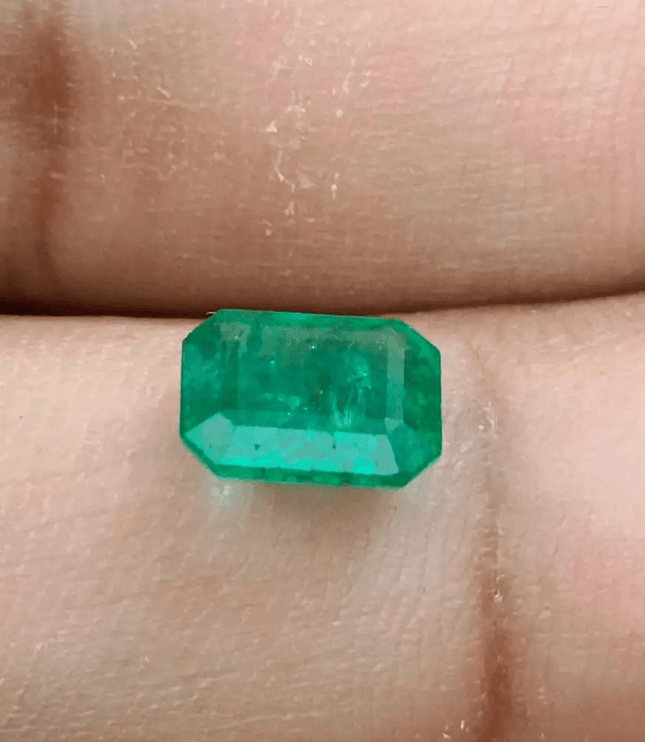 1.42ct Deep Green Swat Emerald, Natural Earth Mined Gemstone - SMSGEMS 