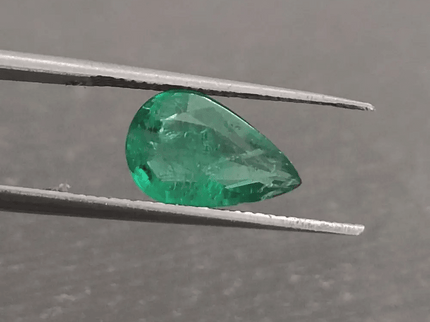 1.42ct Deep Vivid Green Emerald, 100% Natural Gem - SMSGEMS 