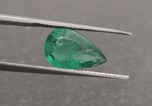 1.42ct Deep Vivid Green Emerald, 100% Natural Gem - SMSGEMS 