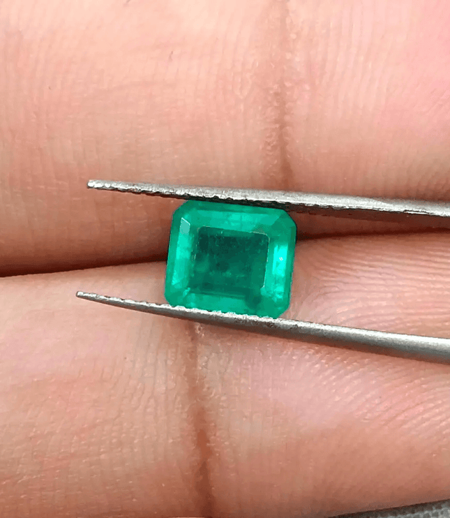 1.45ct Velvet Green Swat Emerald , 100% Natural Earth Mined Gemstone - SMSGEMS 