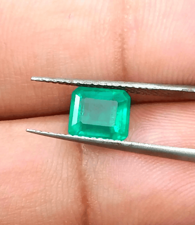 1.45ct Velvet Green Swat Emerald , 100% Natural Earth Mined Gemstone - SMSGEMS 