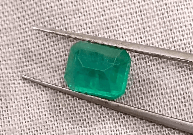 1.57ct Zambian Emerald , 100% Natural Earth Mined Gemstone - SMSGEMS 