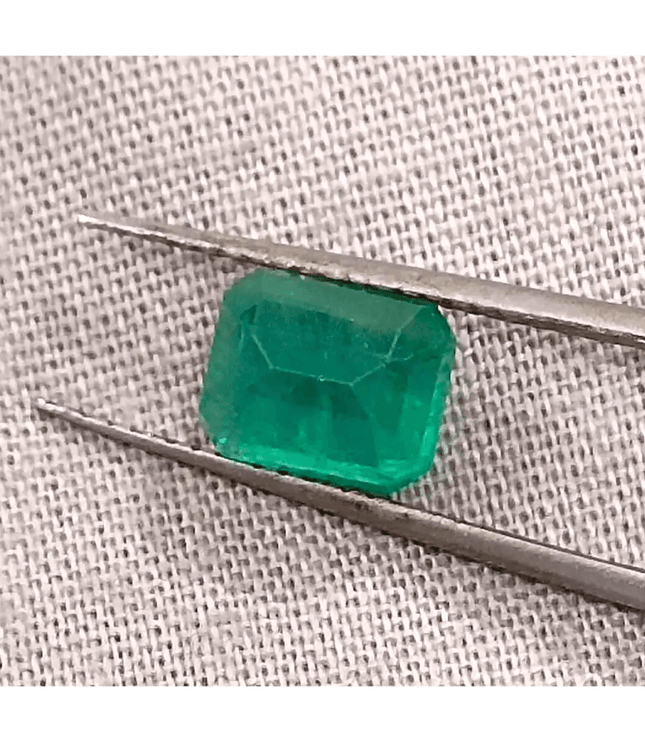 1.57ct Zambian Emerald , 100% Natural Earth Mined Gemstone - SMSGEMS 